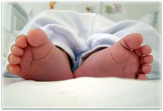 Indennità di maternità: congedo per parto prematuro e sospensione per ricovero