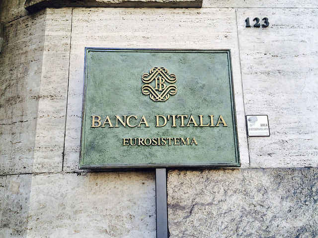 Bankitalia: prestiti a famiglie e imprese ancora in calo