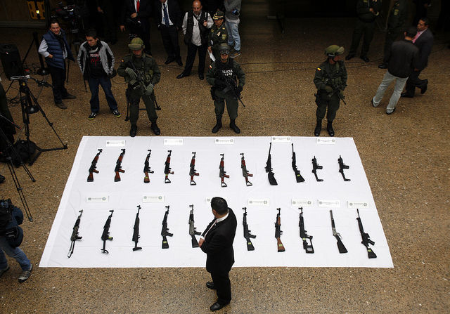 Ex deputato arrestato per aver tentato di vendere armi alle Farc colombiane