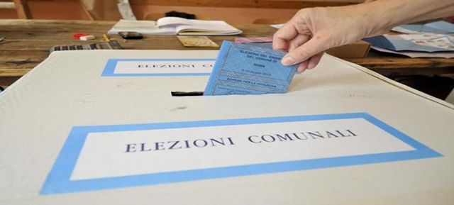 Reati elettorali: il caso del pubblico ufficiale che attesta falsamente l'autenticità delle sottoscrizioni