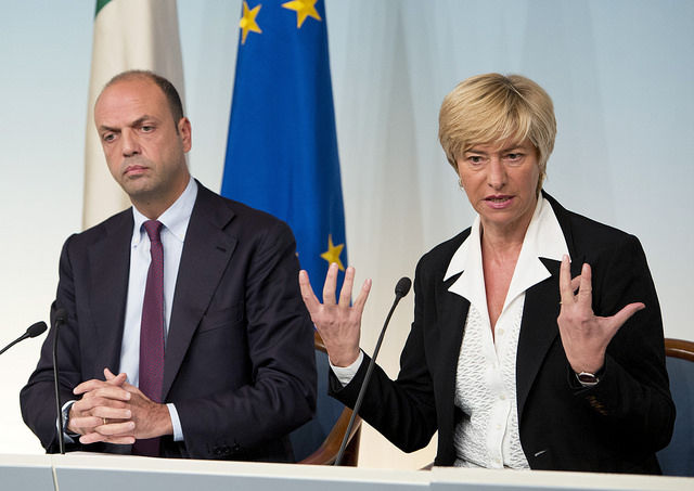 Alfano e Pinotti annunciano l'avvio della missione UE per i migranti