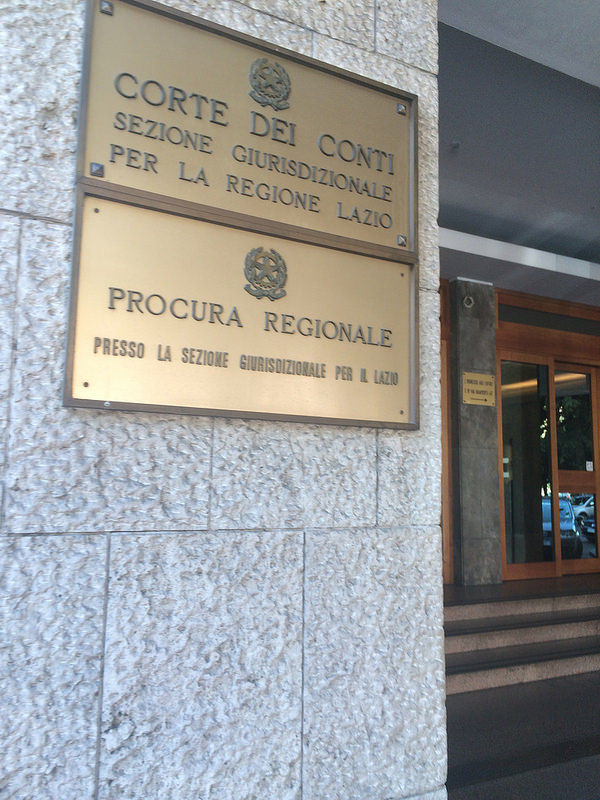 Ammanchi all'Ufficio notificazioni di Roma: il caos gestionale non salva il contabile, condanna di 400 mila euro