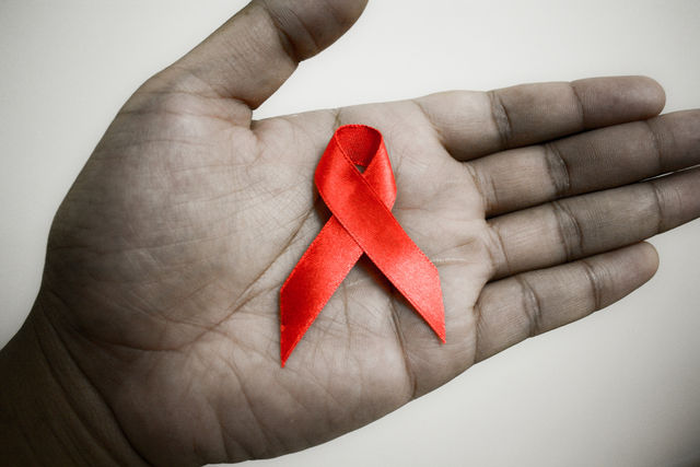 Contagio da Hiv e Aids, diagnosi sempre più tardive: non si deve abbassare la guardia