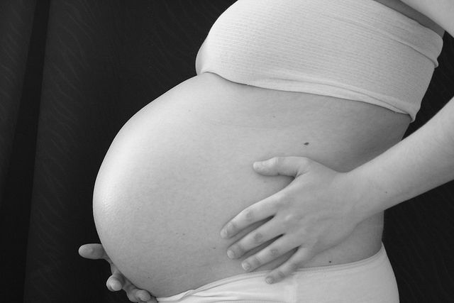 La maternità vince sull'utilità: condannato un funzionario che aveva fatto risparmiare soldi al Comune